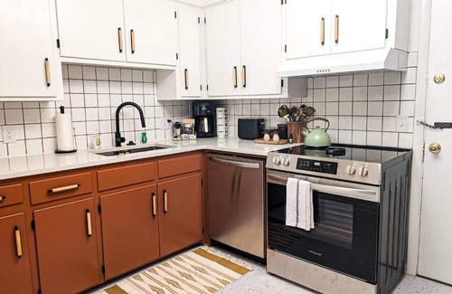 Columbia Apartment | The Tiki Suite 2BR 2BA