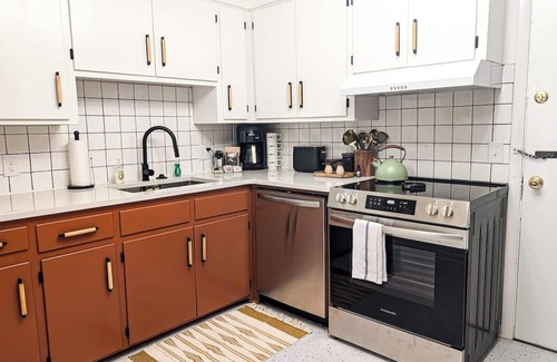 Columbia Apartment | The Tiki Suite | 2BR 2BA | Newly Renovated!