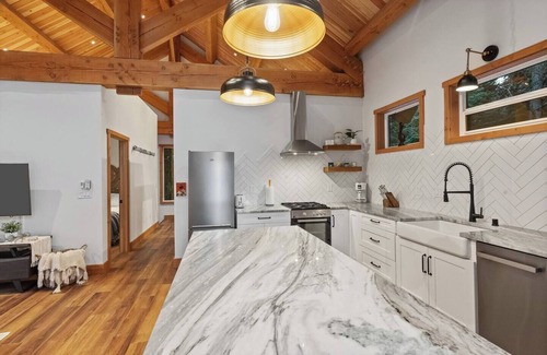 Girdwood House | The Timber House - Boutique Bungalow