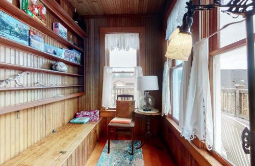 Long Beach House | The Tinker House