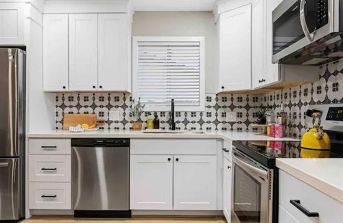 Cottonwood House | The Tipsy Moon-New Hot Tub-Beautiful Mid-Century Modern Home-20min to Sedona