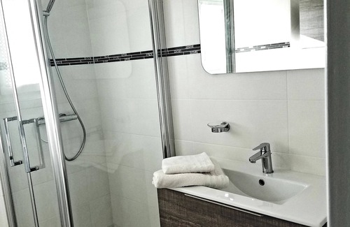 Manosque Apartment | The top of the Golden Mount (air conditioned)