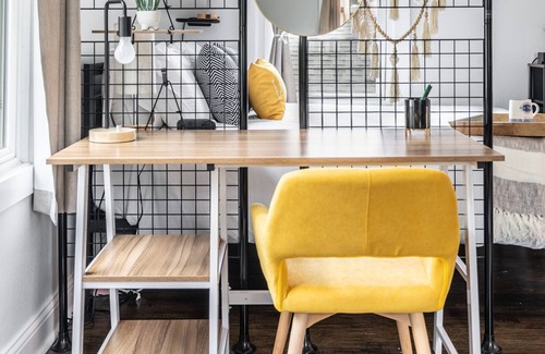 Knox - Henderson Apartment | The Tourist Studio - Free Wine/WiFi/Self Check-In