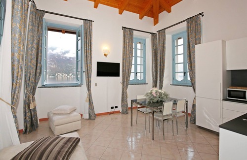 Lezzeno Apartment | THE TOWER : APARTMENT