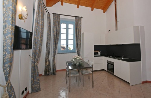 Lezzeno Apartment | THE TOWER : APARTMENT
