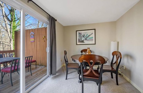North Raleigh House | The Townhouse by the Creek! Relocation or Vacation