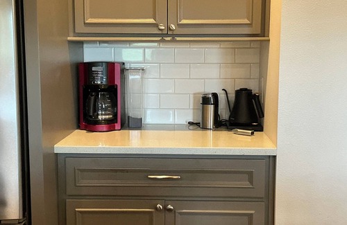 Eugene House | The Track House - 4BR Near UO, Autzen & Hayward, Peaceful & Spacious