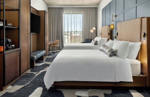 Milwaukee Hotel | The Trade, Autograph Collection