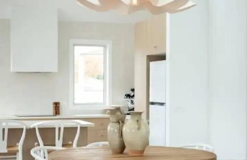 Porepunkah Cottage | The Tradesmans Cottage: Two - Classic alpine cottage with an intricate stonemason frontage.