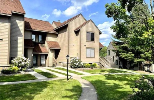 Seven Springs Condo | The Trailside Retreat at Seven Spring, PA - Come enjoy the Laurel Highlands!