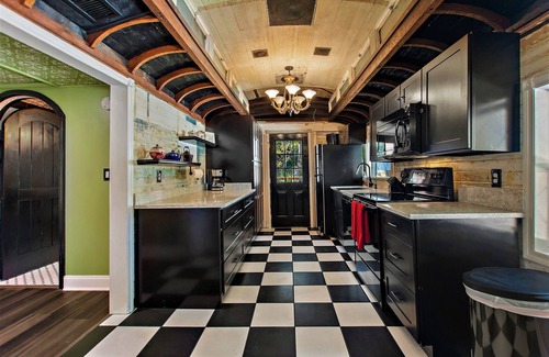New Smyrna Beach House | The TRAIN House 3/2 w/HOTTUB, WiFi, In delightful New Smyrna deck, grill,yd