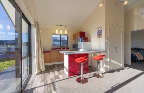 Te Anau House | The Tranquil Edge - Te Anau Holiday Home