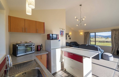 Te Anau House | The Tranquil Edge - Te Anau Holiday Home