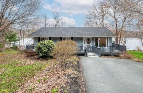 Fall River House | The Tranquil lake-house at Fletchers Lake
