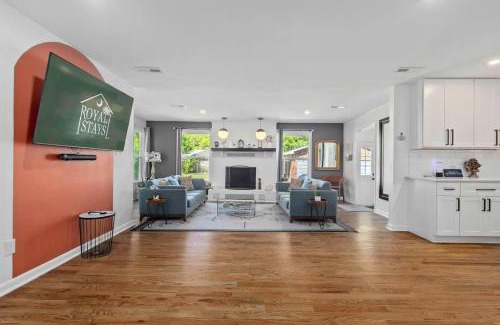 North Charleston House | The Tranquil Token-Hot Tub & Ping Pong Table