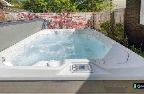 North Charleston House | The Tranquil Token-Hot Tub & Ping Pong Table