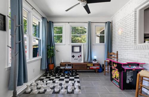 North Charleston House | The Tranquil Token-Hot Tub & Ping Pong Table
