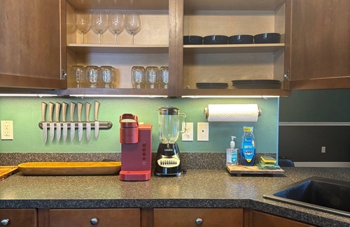 Crawfordville House | The Tranquil Trio - WiFi, Firepit, Full Kitchen, Netflix, Theatre Seats & More!