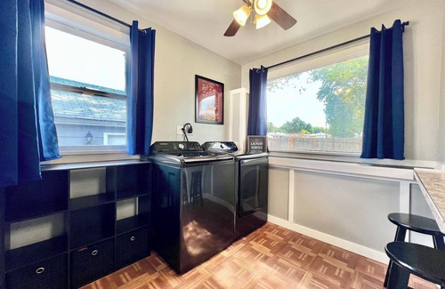 Twin Falls House | The Travelers Retreat: King, Queen, Bunk, pets welcome!