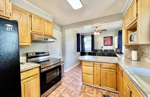 Twin Falls House | The Travelers Retreat: King, Queen, Bunk, pets welcome!