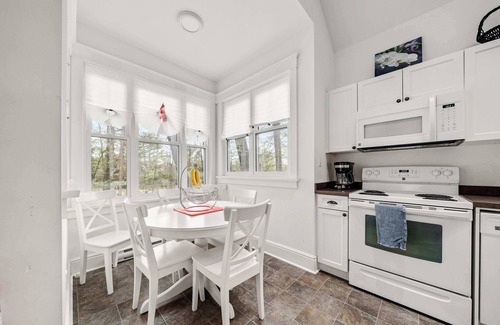Cherry Valley House | The Tree Frog - 12 Pine Forest