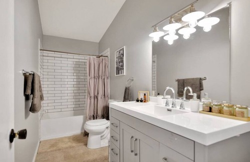 Mahomet House | The Tree Haus in Mahomet