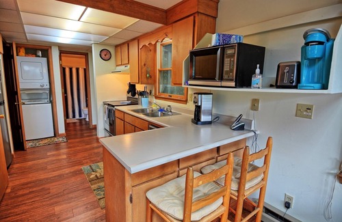 Fleetwood Condo | The Tree House-Open for Bookings! Affordable, WIFI, Arcade Game, Pinball