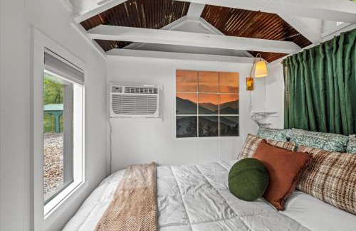 Hayesville House | The Tree Spa, Tiny Cabin w Hot Tub in the trees