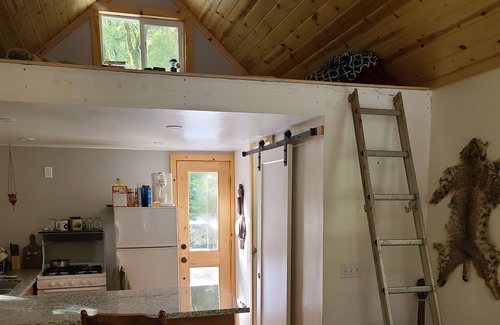Cazadero Cabin | "The Treehouse" Cabin on 275 acres with Private Hiking Trails, Wineries nearby.