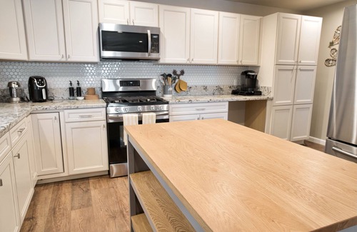 Cedar Glen Cabin | The Treehouse@Cedar Terr- family+pet friendly