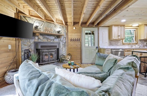 Blue Ridge Cabin | The Treehouse Hot Tub Retreat to Nature
