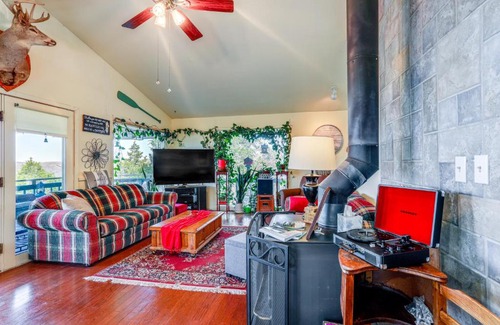 Hardy House | The Treehouse in Cherokee Village Deck and Views