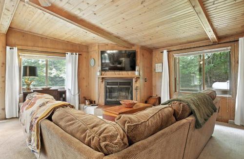 Phelps House | The Treehouse Lakes & Trails Cabin cabin