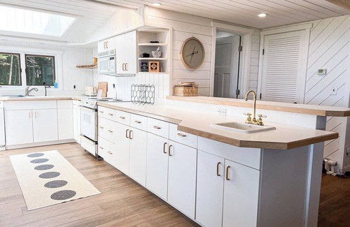 Harbor Springs Cottage | The Treehouse @ Old Trail | Tunnel of Trees | Lake Michigan Access