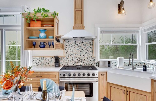 Altadena House | The TrendSetter: Near Universal Studios, Crypto Arena, and the Rose Bowl