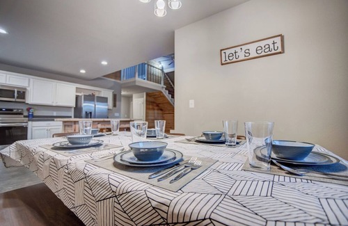 Longtown Cabin | The Triple Nickel Eufaula · Cozy Eufaula Cabin | Hot Tub & Fire Pit Retreat