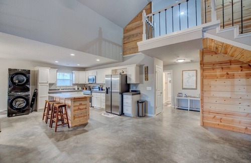 Longtown Cabin | The Triple Nickel Eufaula · Cozy Eufaula Cabin | Hot Tub & Fire Pit Retreat