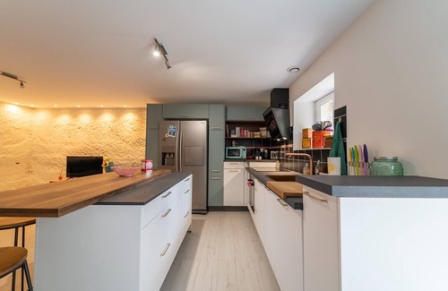 Poitiers House | The Troglodyte house on the edge of Clain