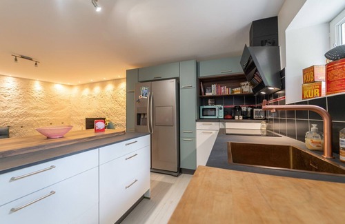 Poitiers House | The Troglodyte house on the edge of Clain