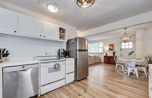 West Ashley House | The Tropic - Close to Downtown and Beaches, Fire Pit, Pet Friendly