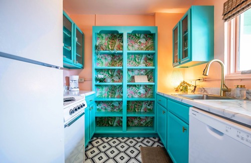 Oxford House | The Tropicana, 2BR Oasis by Velvet Ditch Villas