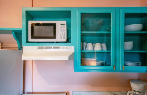 Oxford House | The Tropicana, 2BR Oasis by Velvet Ditch Villas