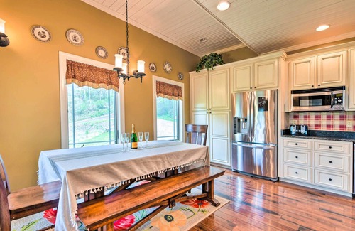 Tuckasegee House | ‘The Tuck Mtn Getaway’ w/ Hot Tub, Acerage & Views