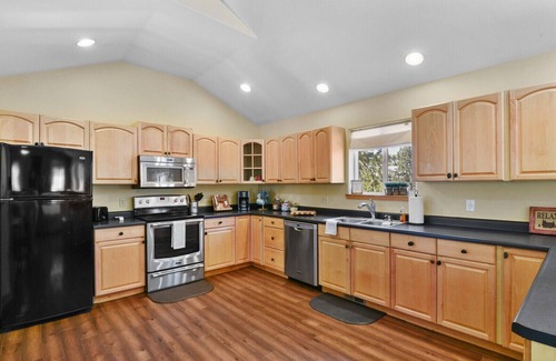Florissant Cabin | The Turkey Roost Cabin, 3 Bedrooms with a Game Room and Patio