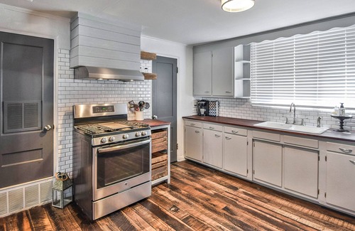 Glen Rose House | The Turquoise Cactus / King Bed / Sleeps 6