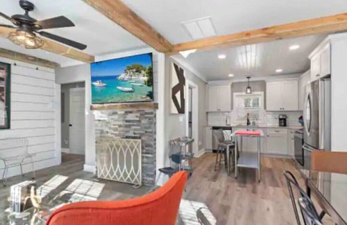 Atlanta House | The Turquoise Door-West Midtown. Minutes from fun!
