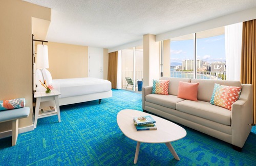 Waikiki Hotel | The Twin Fin Hotel