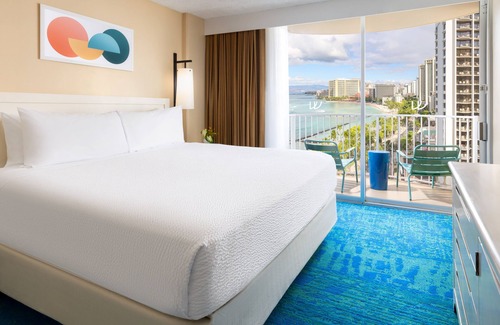 Waikiki Hotel | The Twin Fin Hotel
