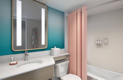 Waikiki Hotel | The Twin Fin Hotel