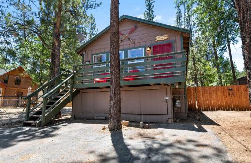 Big Bear Lake House | The Twisted Twig - Great amenities! Patio Deck for nights under the stars & trees, and Hot Tub!